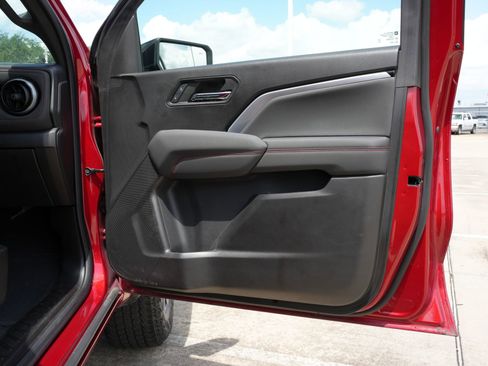 Used 2024 Chevrolet Colorado Z71 w/ Z71 Convenience Package 2 AWD/4WD image 24
