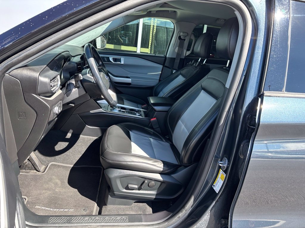 Used 2022 Ford Explorer XLT w/ Equipment Group 202A AWD/4WD image 11