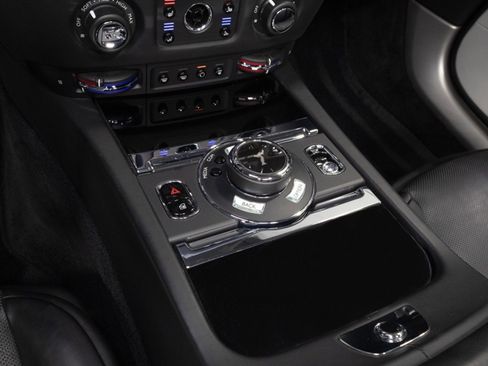 Used 2019 Rolls-Royce Dawn RWD image 37