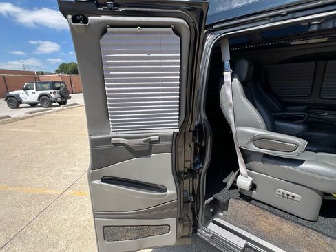 Used 2016 Chevrolet Express 2500 RWD image 69