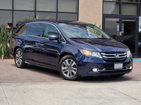 Used 2017 Honda Odyssey Touring image 3