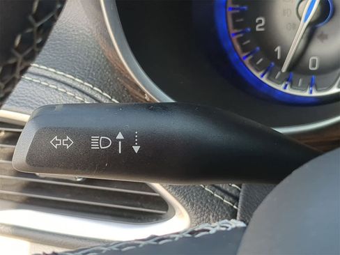 Used 2023 Chrysler Pacifica Limited image 35