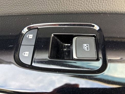 Used 2024 Nissan Pathfinder Platinum w/ Cargo Package image 31