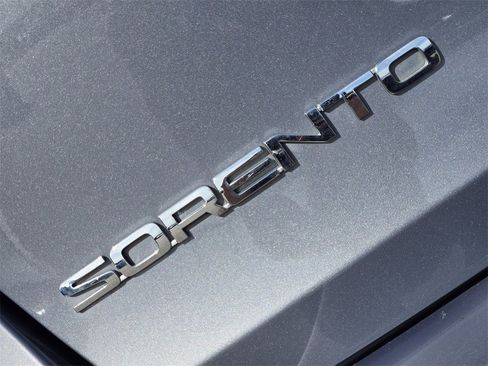 Used 2020 Kia Sorento L image 11