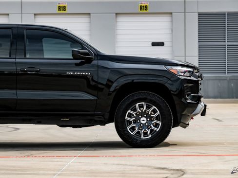 Used 2024 Chevrolet Colorado Z71 w/ Z71 Convenience Package 2 image 18