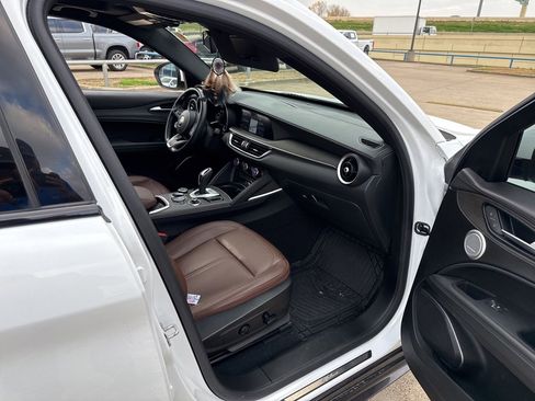 Used 2022 Alfa Romeo Stelvio Ti image 15