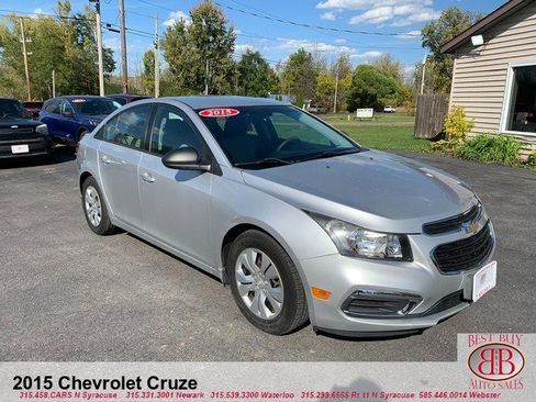 Used 2015 Chevrolet Cruze LS FWD image 1