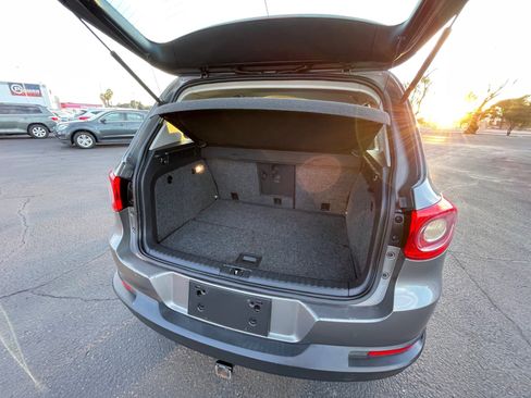 Used 2011 Volkswagen Tiguan SE image 19