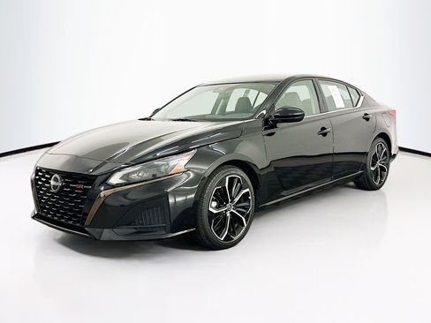 Used 2023 Nissan Altima 2.5 SR image 3
