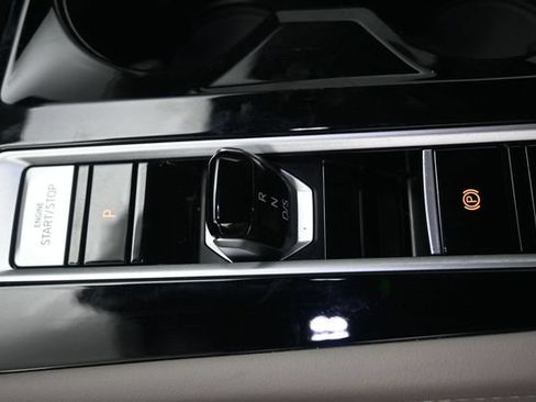 Used 2024 Volkswagen Atlas SE AWD/4WD image 13