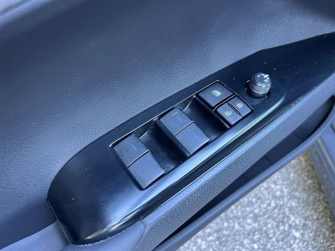 Used 2025 Toyota Camry SE image 14