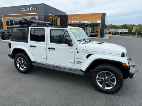 Used 2018 Jeep Wrangler Unlimited Sahara AWD/4WD image 2