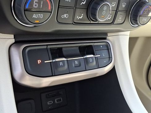 Used 2022 GMC Acadia Denali w/ Denali Ultimate Package FWD image 15
