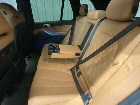 Used 2023 BMW X5 xDrive40i w/ Premium Package image 11