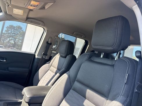 Used 2024 Nissan Frontier SV w/ Hardbody Edition image 2