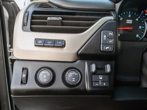 Used 2018 GMC Yukon Denali image 25