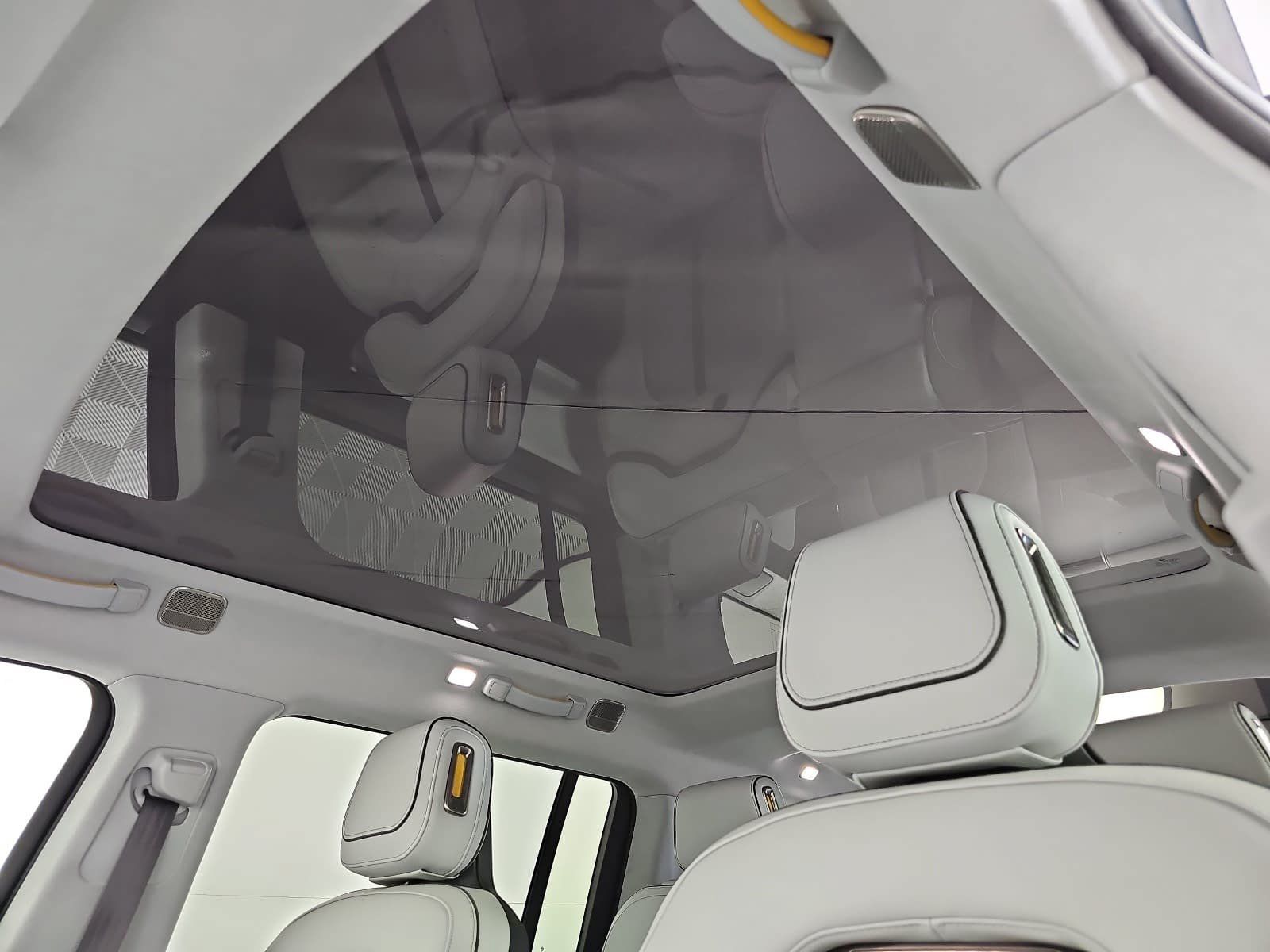 Used 2024 Rivian R1S Adventure Dual AWD/4WD image 29