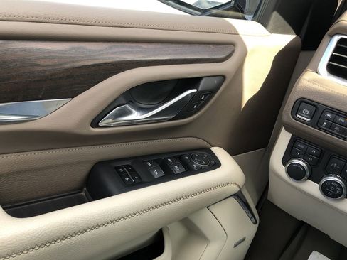 Used 2021 GMC Yukon Denali w/ Denali Premium Package image 13