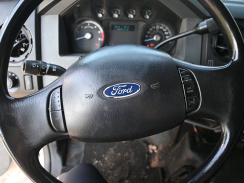 Used 2015 Ford F650 2WD Regular Cab Super Duty image 9