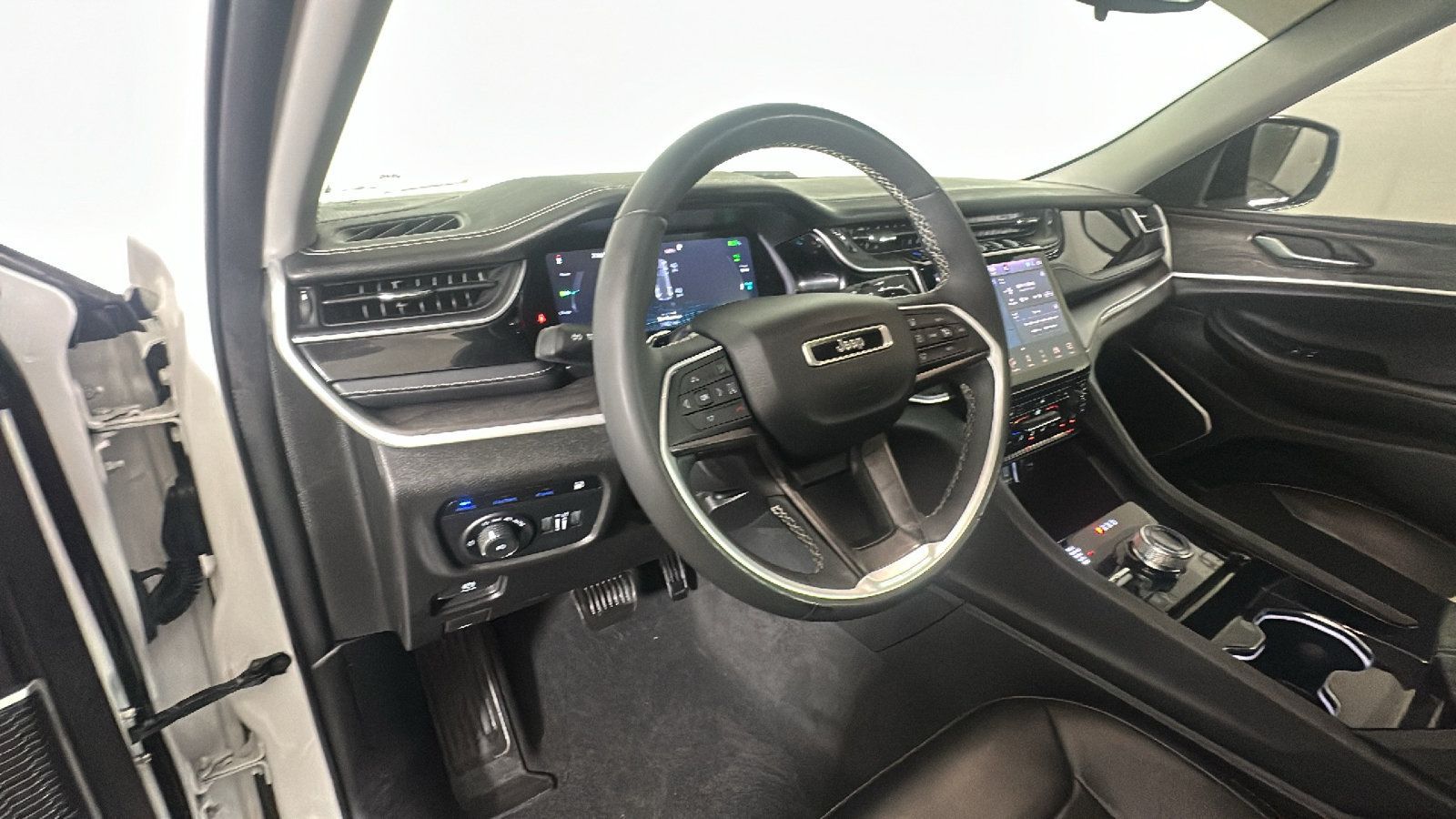 Used 2023 Jeep Grand Cherokee 4WD 4xe image 15
