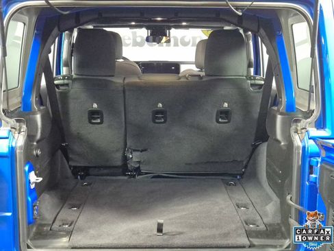 Used 2025 Jeep Wrangler Unlimited Sahara AWD/4WD image 27