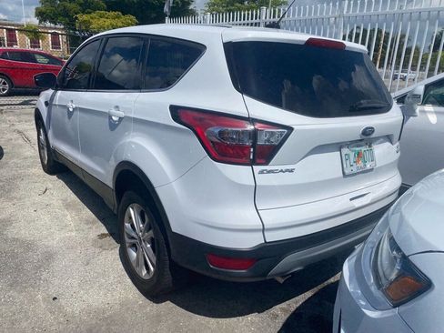 Used 2017 Ford Escape SE image 5