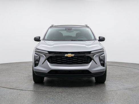 Used 2025 Chevrolet Blazer LT FWD image 2