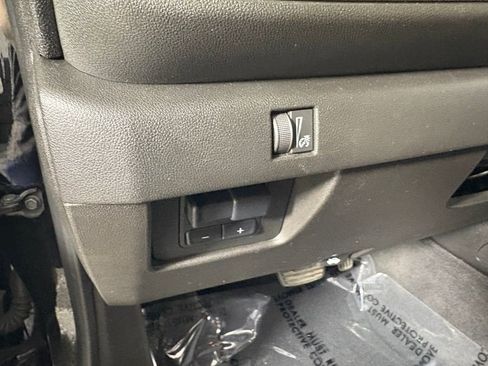 Used 2024 Chevrolet Colorado Trail Boss image 13