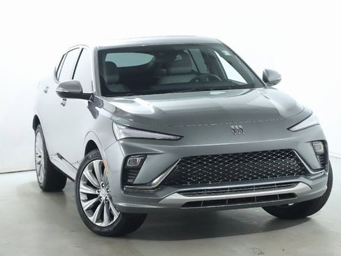 Used 2025 Buick Envista Avenir image 2