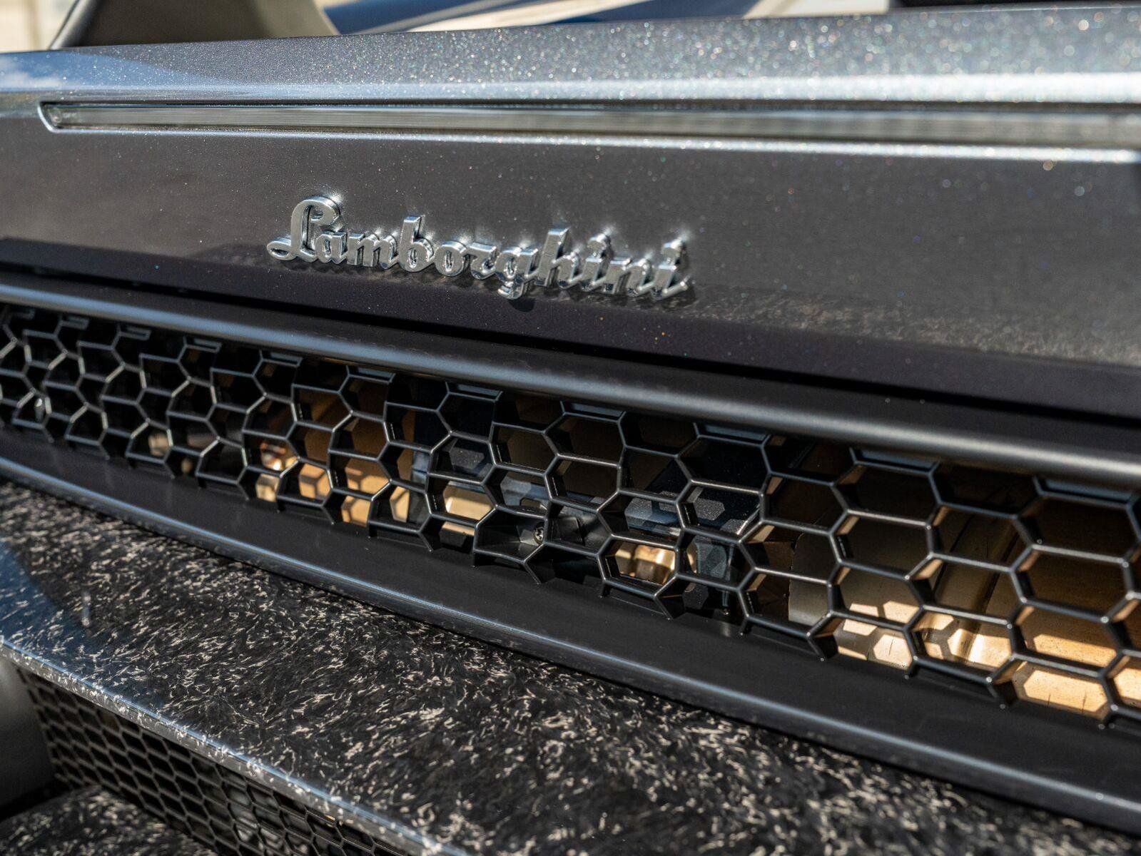 Used 2018 Lamborghini Huracan Performante AWD/4WD image 39