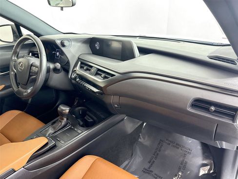 Used 2020 Lexus UX 200 image 39