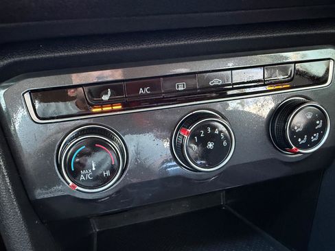 Used 2022 Volkswagen Tiguan S image 18