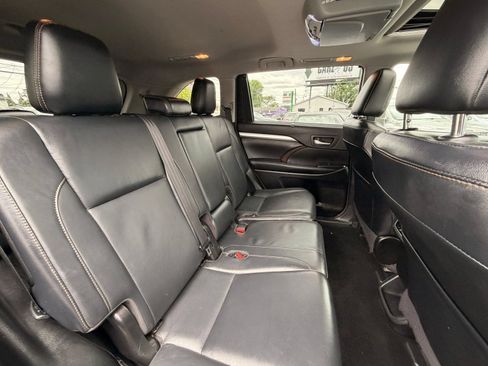 Used 2018 Toyota Highlander XLE w/ Protection Package #3 AWD/4WD image 31