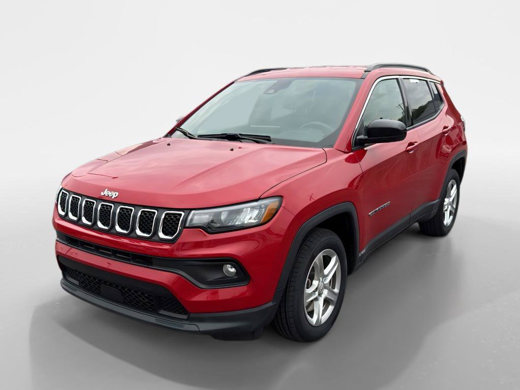 Used 2024 Jeep Compass Latitude AWD/4WD image 1