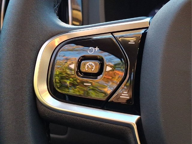 Certified 2024 Volvo XC60 B5 Plus w/ Protection Package Premier AWD/4WD image 18