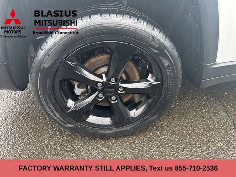 Used 2023 Jeep Grand Cherokee L Limited w/ Black Appearance Package image 3