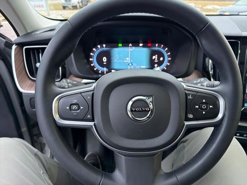 Used 2022 Volvo XC60 B5 Momentum w/ Climate Package image 29