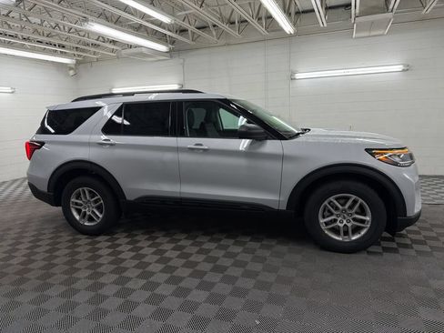New 2026 Ford Explorer Active RWD image 2