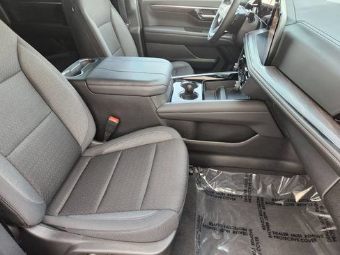 Used 2025 Chevrolet Suburban LS RWD image 19
