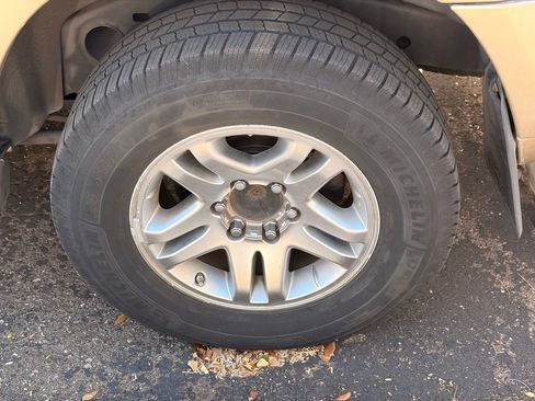 Used 2005 Toyota Sequoia SR5 AWD/4WD image 7