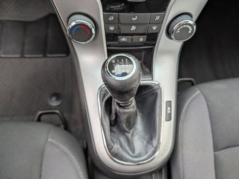 Used 2014 Chevrolet Cruze LT image 19