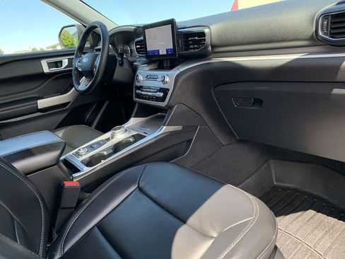 Used 2022 Ford Explorer XLT w/ Equipment Group 202A image 34