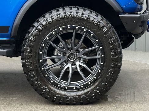 Used 2022 Ford Bronco Wildtrak image 9