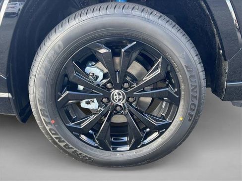New 2025 Toyota RAV4 SE image 11