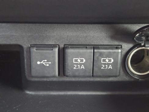 Used 2021 Toyota Highlander XSE FWD image 19