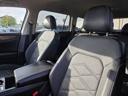 Used 2024 Volkswagen Atlas SE image 17