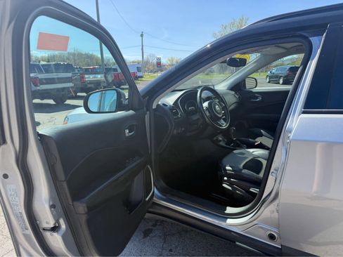 Used 2018 Jeep Compass Latitude AWD/4WD image 6