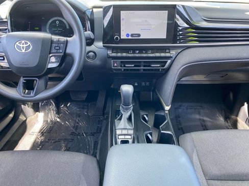Used 2025 Toyota Camry LE image 11