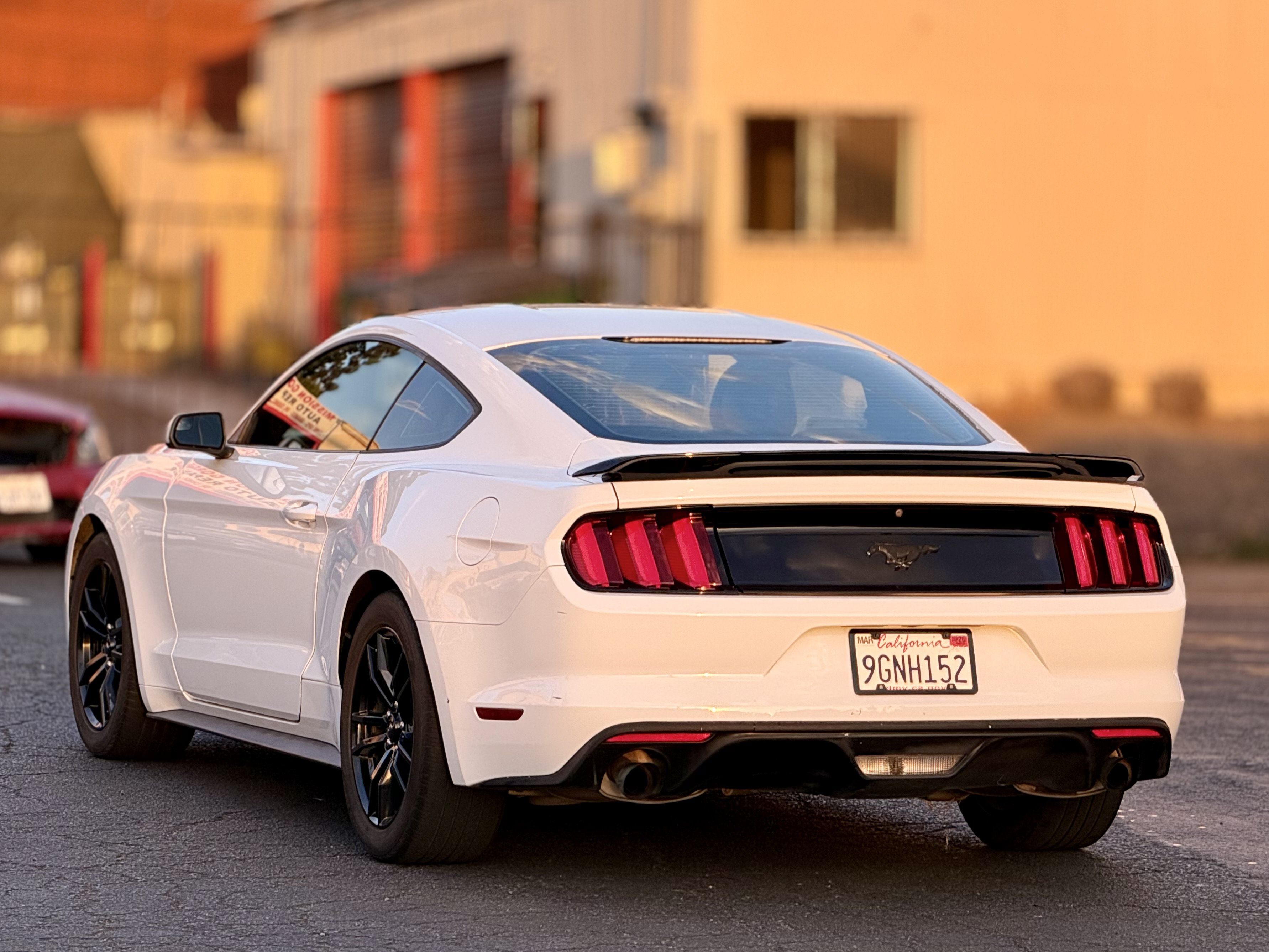 Used 2017 Ford Mustang Coupe RWD image 5