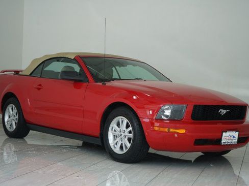 Used 2006 Ford Mustang Convertible RWD image 40